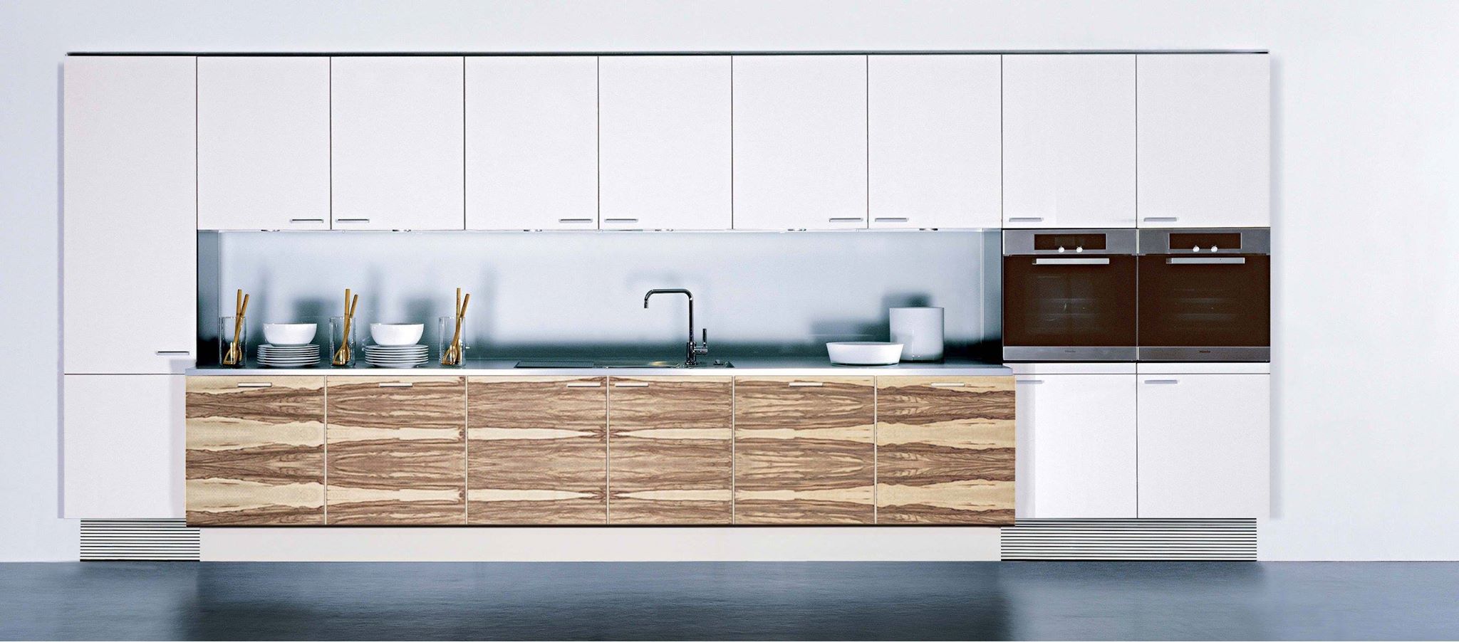 Poggenpohl design keuken op maat gemaakt wit en hout
