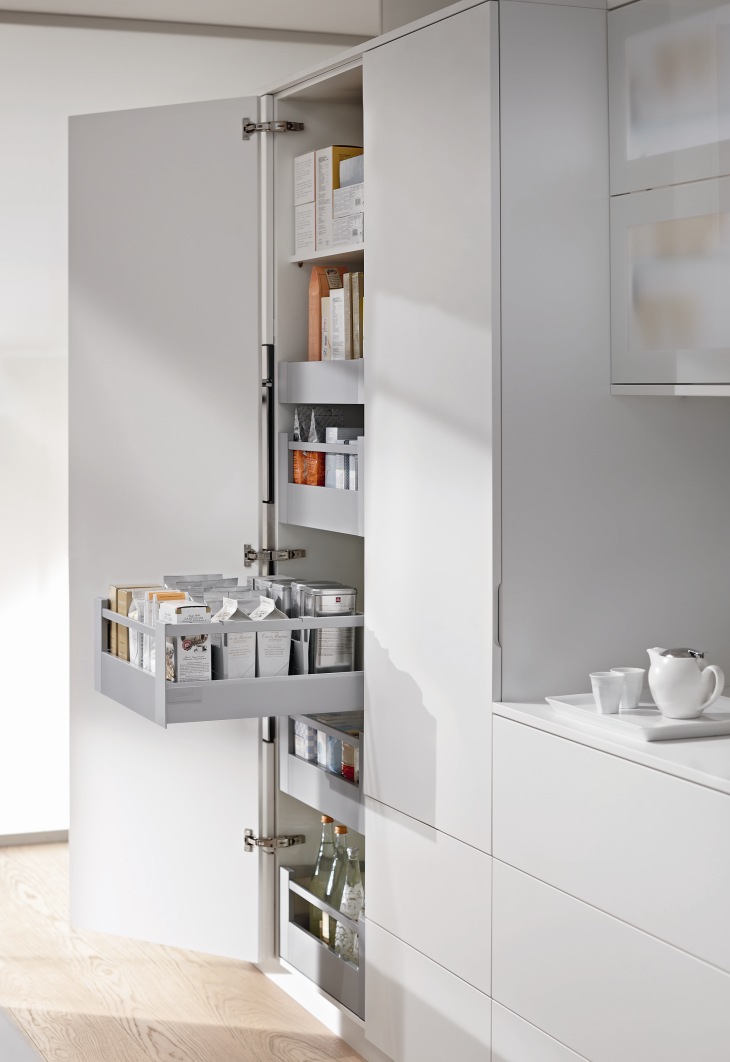 Blum voorraadkast keuken met handige indeling Legrabox - moderne apothekerskast