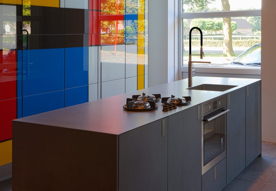 Roestvrijstalen werkblad van 4mm in moderne keuken. Op maat gemaakt door Franke