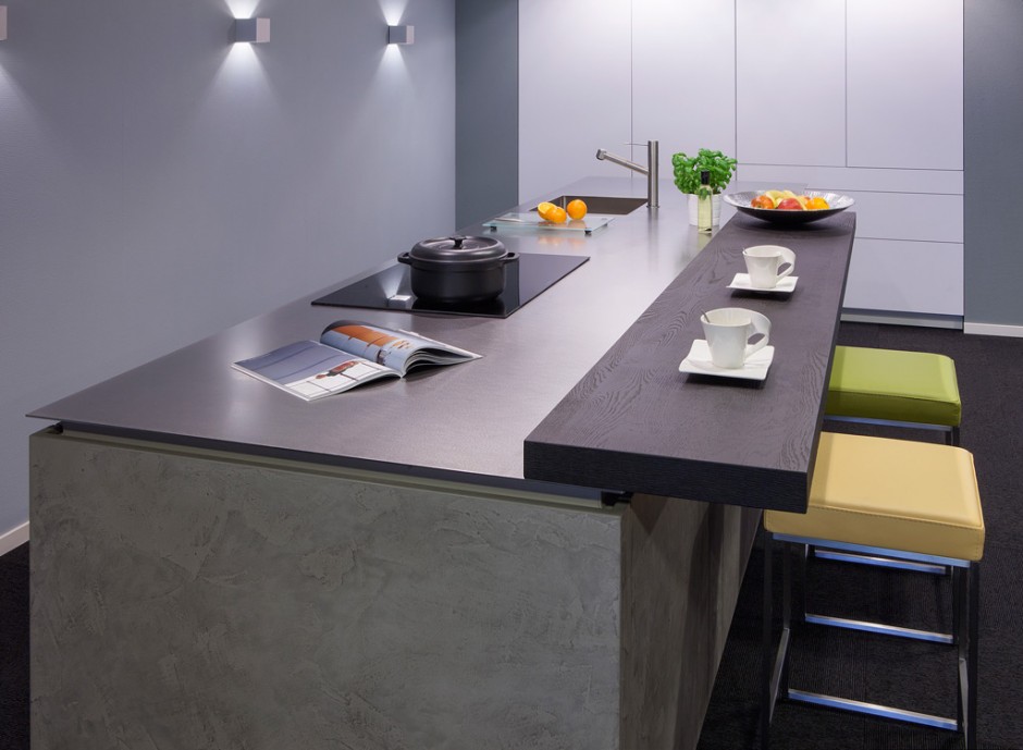 Roestvrijstalen werkblad van 4mm in moderne keuken. Op maat gemaakt door Franke