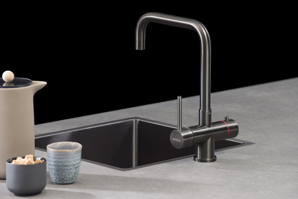 Selsiuz kokendwaterkraan in de mooie kleur Gun Metal. Verkrijgbaar in vijf verschillende kleuren.  #kokendwaterkraan #keuken #selsiuz