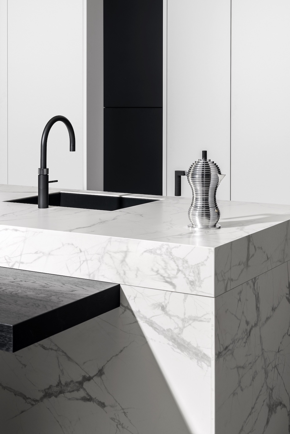 Design keukenconcept SieMatic SLX Ceramic. Winnaar German Design Award #keuken #keukenconcept #SieMatic #SiematicSLX #zwartekeuken #designkeuken #keukenidee #keukeninspiratie #germandesignaward