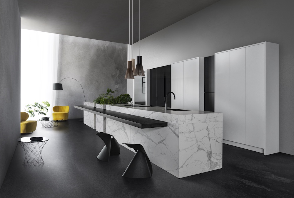 Witte keuken met design kookeiland. SieMatic SLX Ceramic. Winnaar German Design Award 2022 #keuken #designkeuken #wittekeuken #kookeiland #design #siematic #siematicslx #germandesignaward #keukeninspiratie