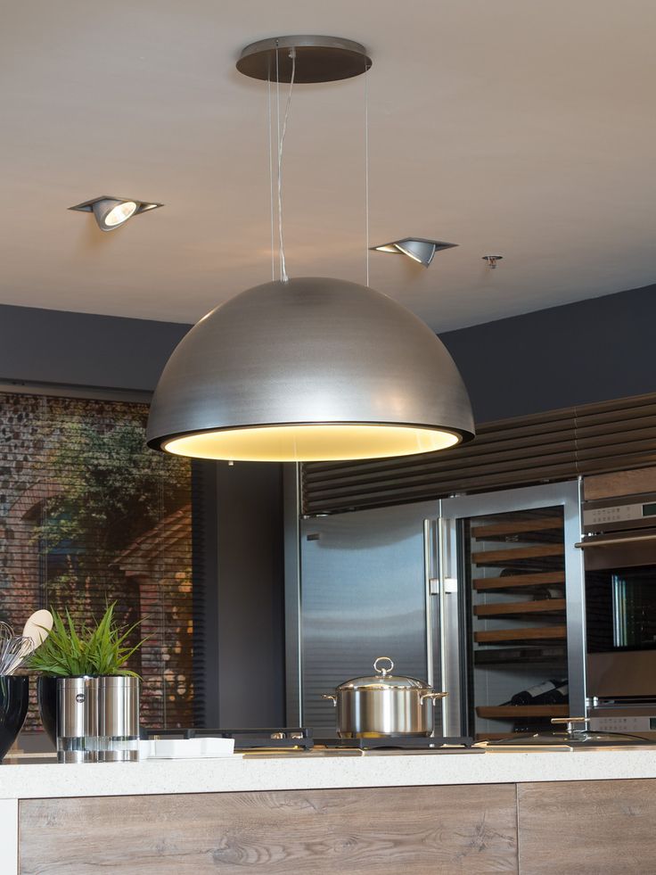 Design afzuigkap boven het kookeiland - Serious Kitchen via Tieleman keukens - keukentrends, inspiratie en ideeën 2016