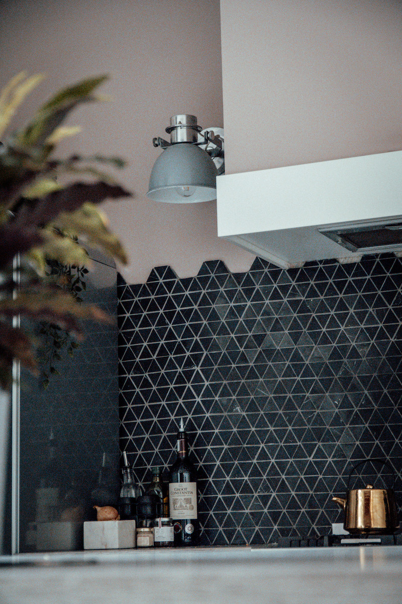 Designtegels voor de keuken #achterwand. Mosaic marmer. Hexagone #tegels #designtegels #keukentegels #wandtegels #marmer #mosaic #hexagone
