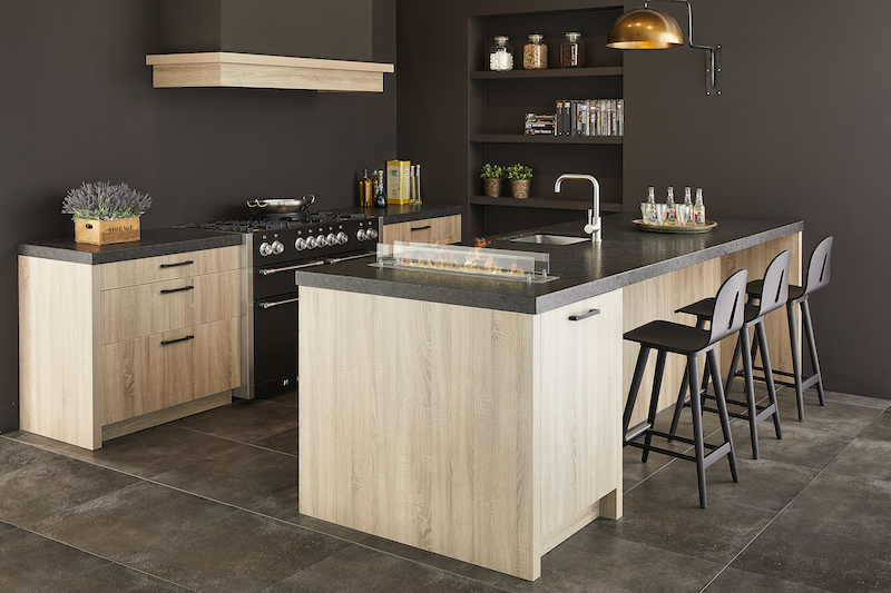 Keuken met klassieke uitstraling en industriele details van Keller Keukens #keukeninspiratie #keuken #keller #kellerkeukens