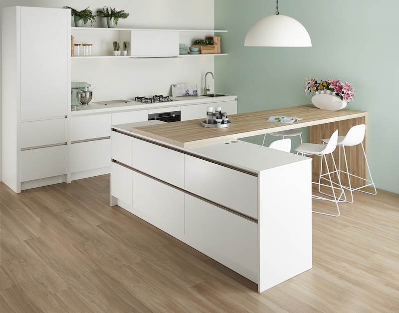 Keller keuken wit met nieuw Scandinavisch design #keller #keuken #keukeninspiratie #scandinavisch #scandinavischestijl