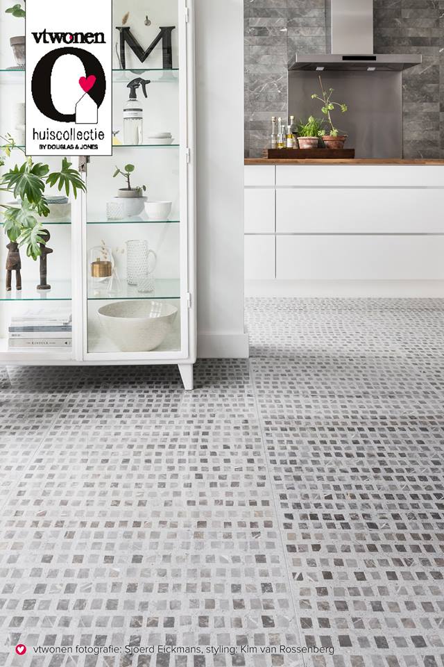 Prachtige keukenvloer met mozaiek look. Tegels vtwonen by Douglas & Jones mosaic #keuken #keukenvloer #vtwonen #interieur