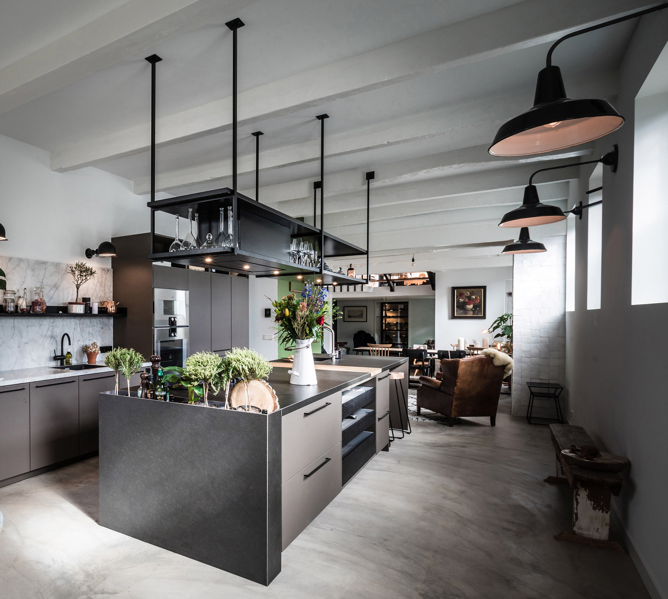 Keukeninspiratie. SieMatic keuken Urban Lifestyle met kookeiland en Wave afzuigkap van kookstudio Fooddeco in Bloemendaal #wave #afzuigkap #siematic #droomkeuken #keukeninspiratie #urbanlifestyle #fooddeco