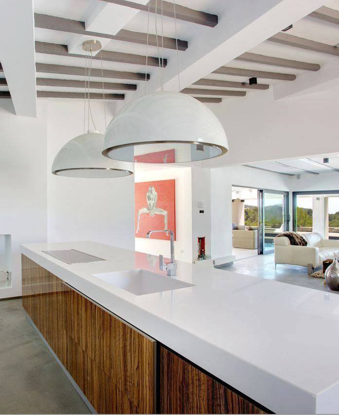 Design afzuigkap voor kookeiland in de vorm van een lamp via Wave Kitchen Products #keuken #kookeiland